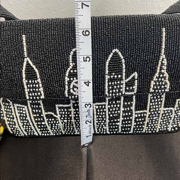 From India To You | Beaded NY Skyline Shoulder Bag w/ 2 Bag Charms 🍎🚕 - Picture 10 of 15
